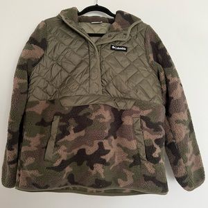 Columbia Sherpa pull over